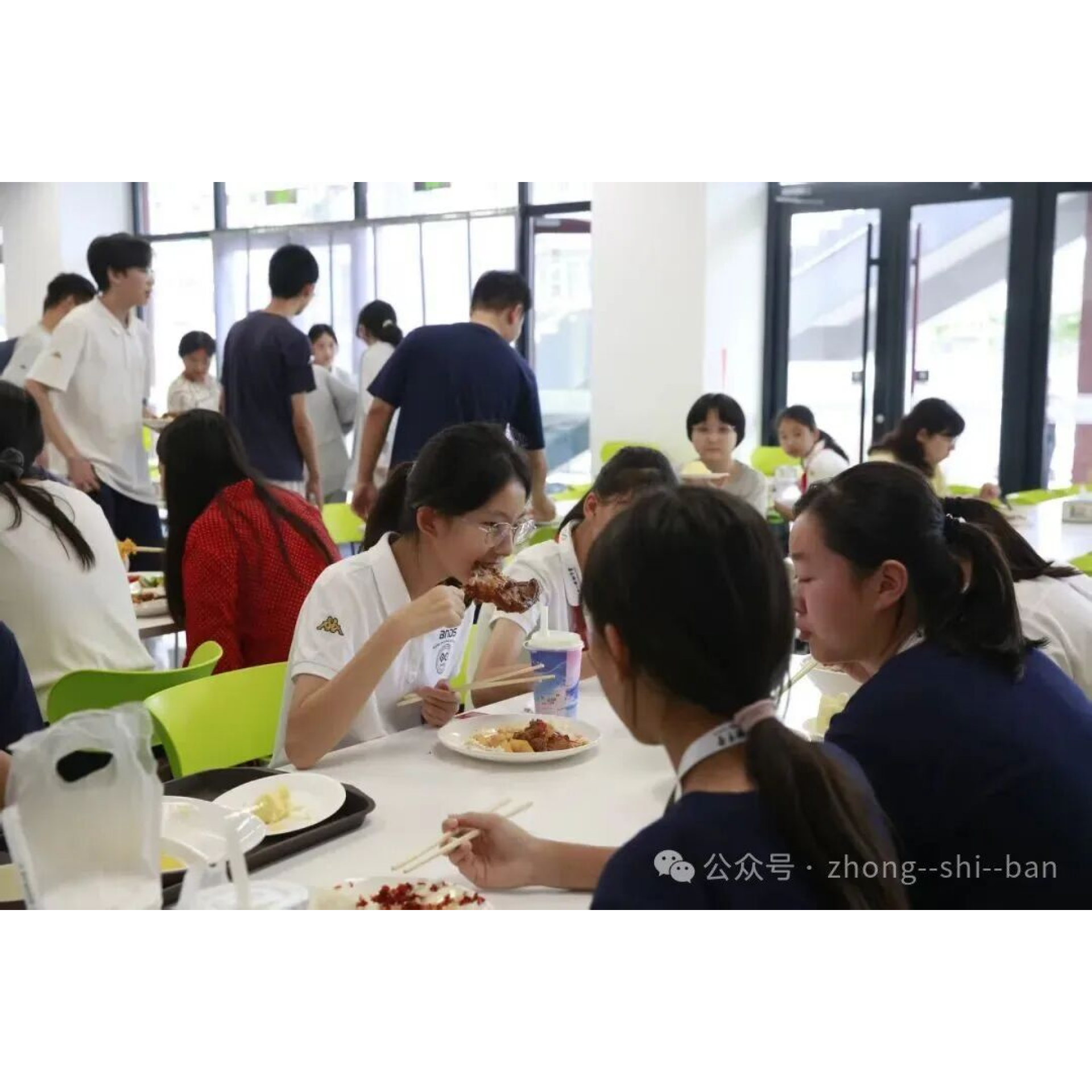 新学期，这里的中小学幼儿园校园餐工作“上新”：“中央厨房+”、智慧食堂……统统安排上